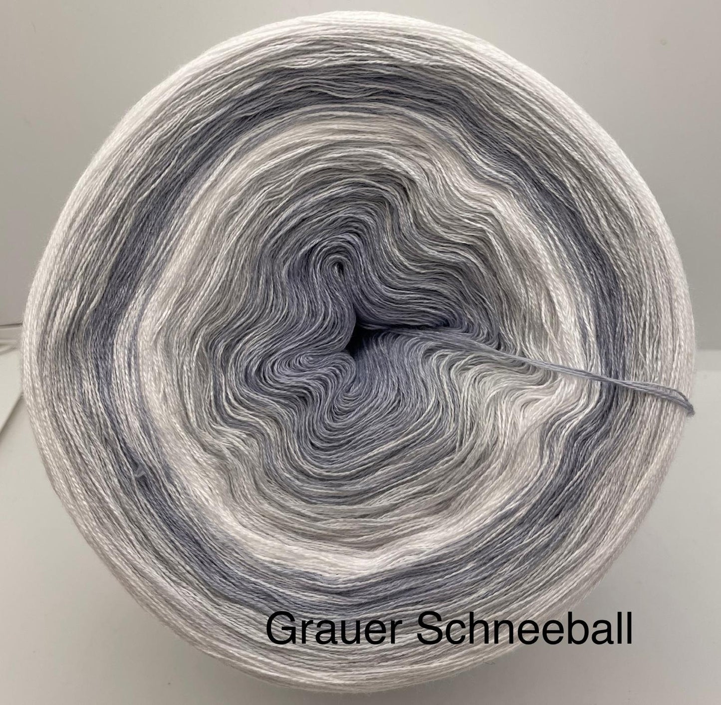 Grauer Schneeball